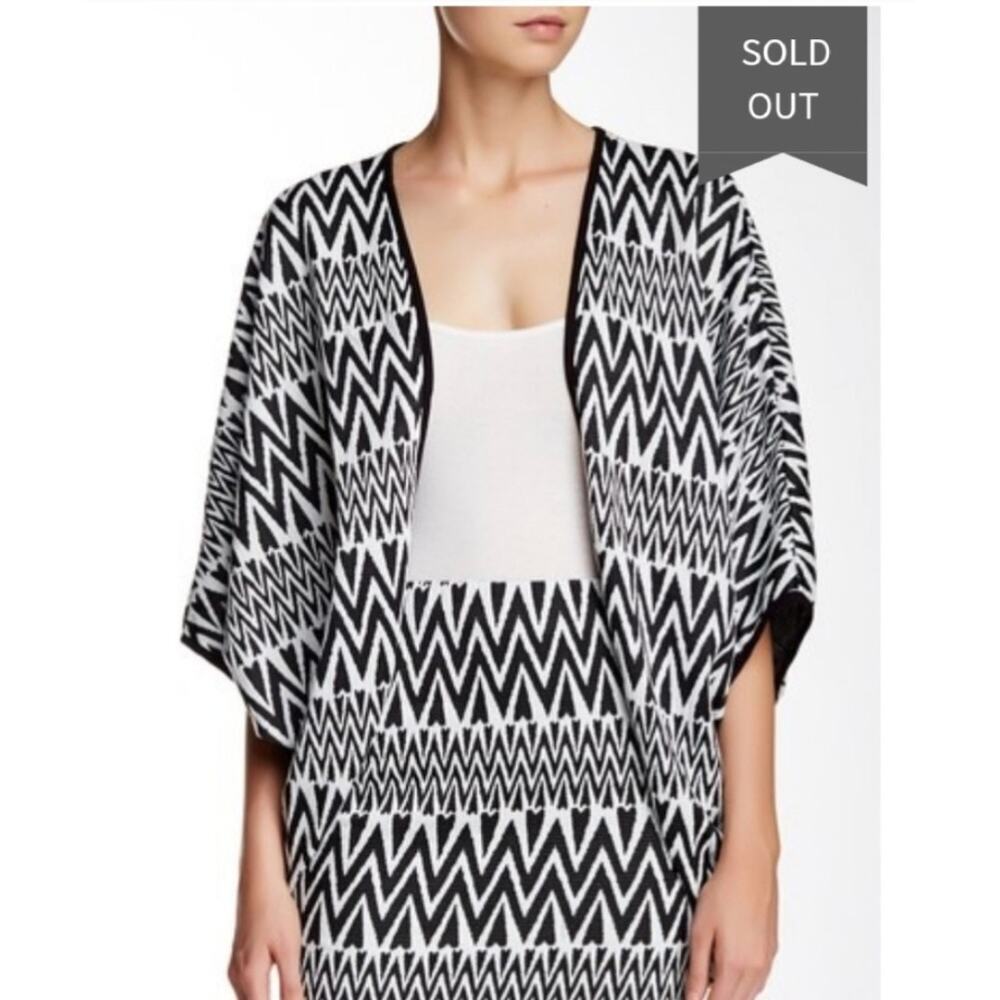 Tart Black White zigzag open sweater batwing faux leather piping sz M/L